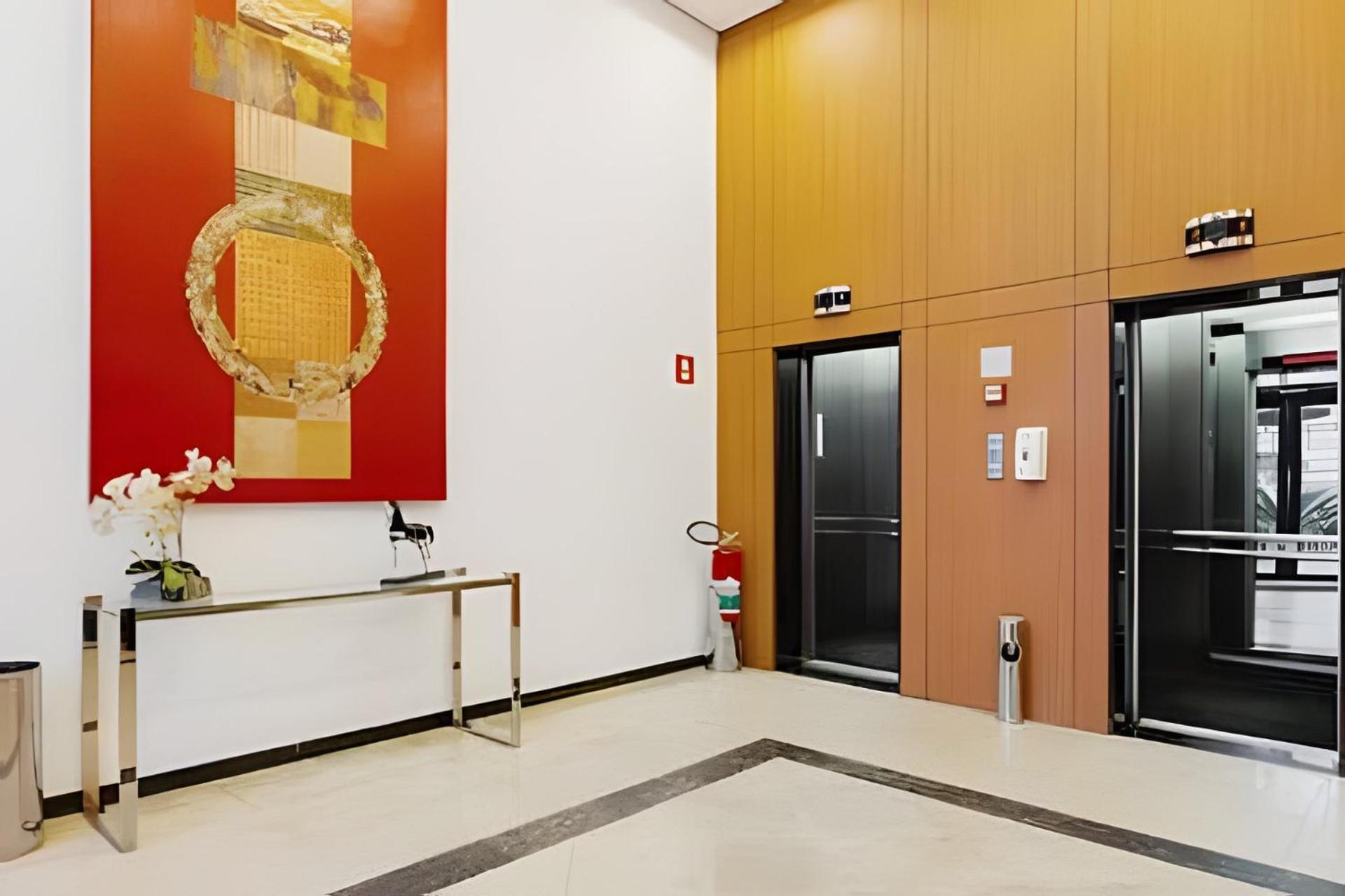 Flats Trade Center Apartment